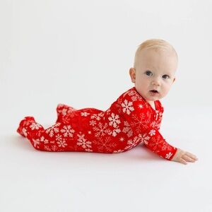 Posh Peanut Zima Snowflake Fitted Footie Pajamas